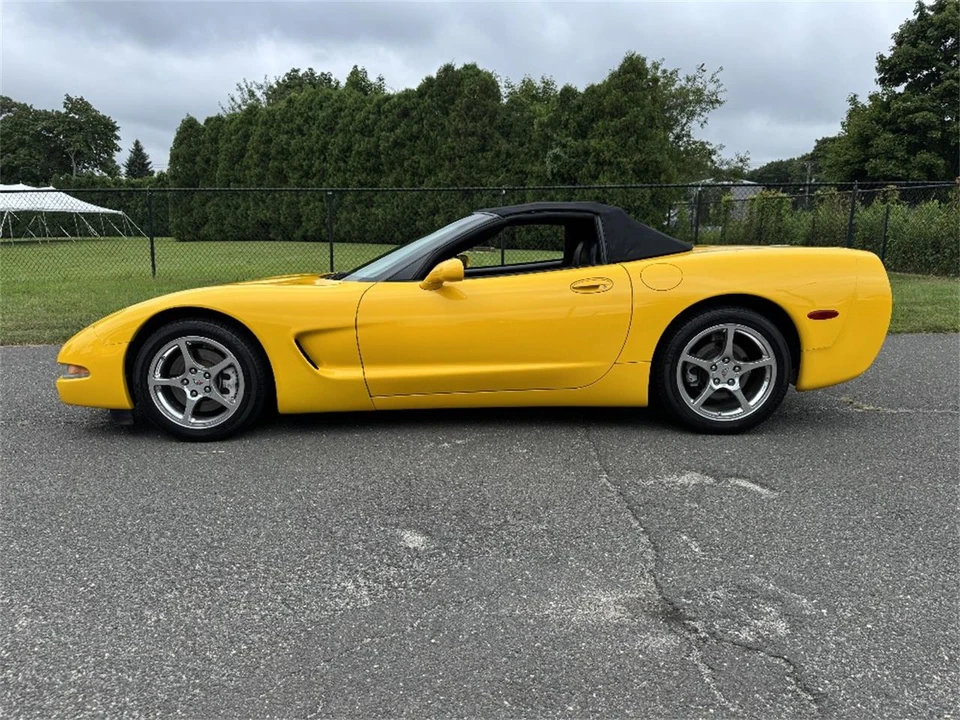 2003 Chevrolet - Image 10 of 27