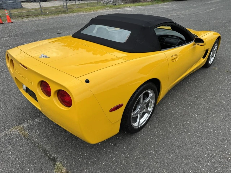 2003 Chevrolet - Image 14 of 27