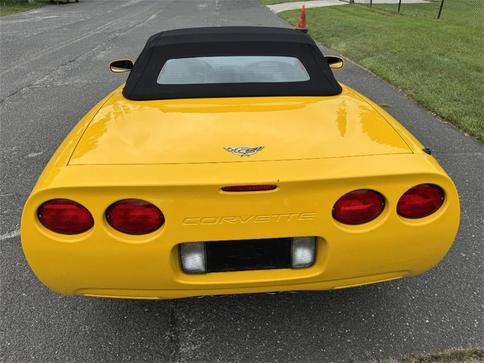 2003 Chevrolet - Image 12 of 27