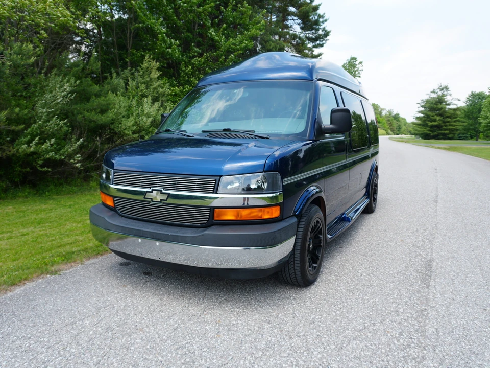 2003 Chevrolet Express - Image 8 of 9