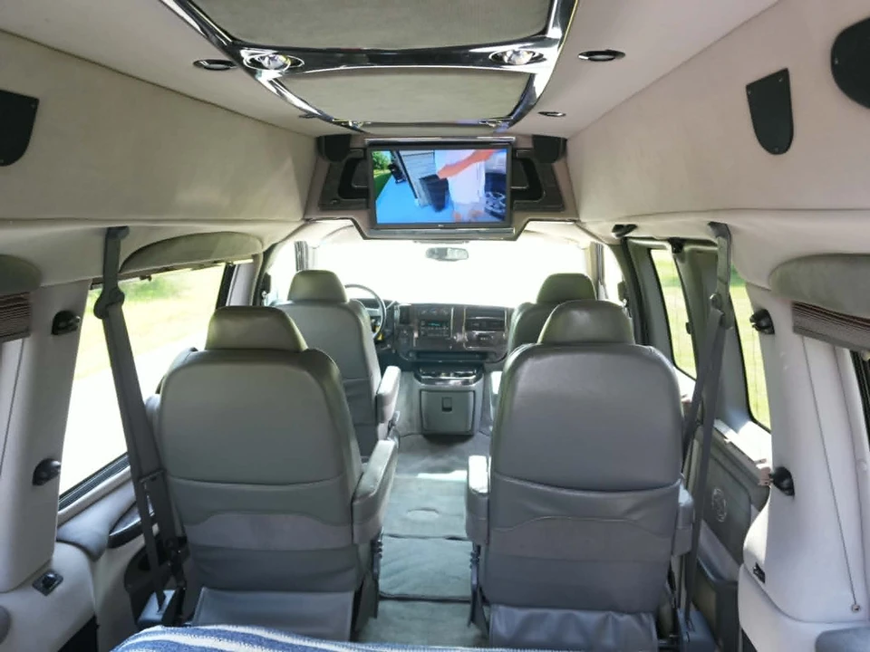 2003 Chevrolet Express - Image 4 of 9