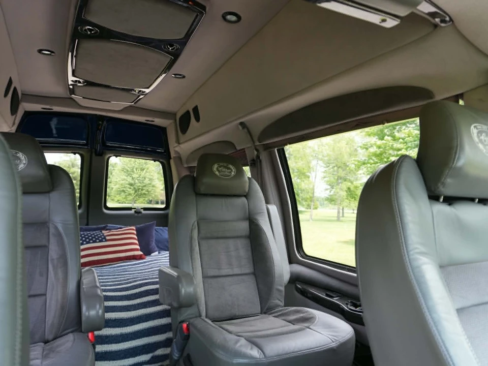 2003 Chevrolet Express - Image 6 of 9