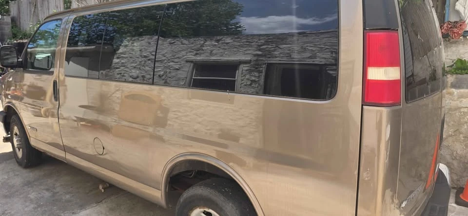 2003 Chevrolet Express - Image 2 of 8