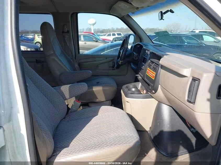 2003 Chevrolet Express - Image 6 of 7