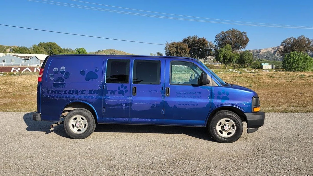 2003 Chevrolet Express - Image 12 of 21