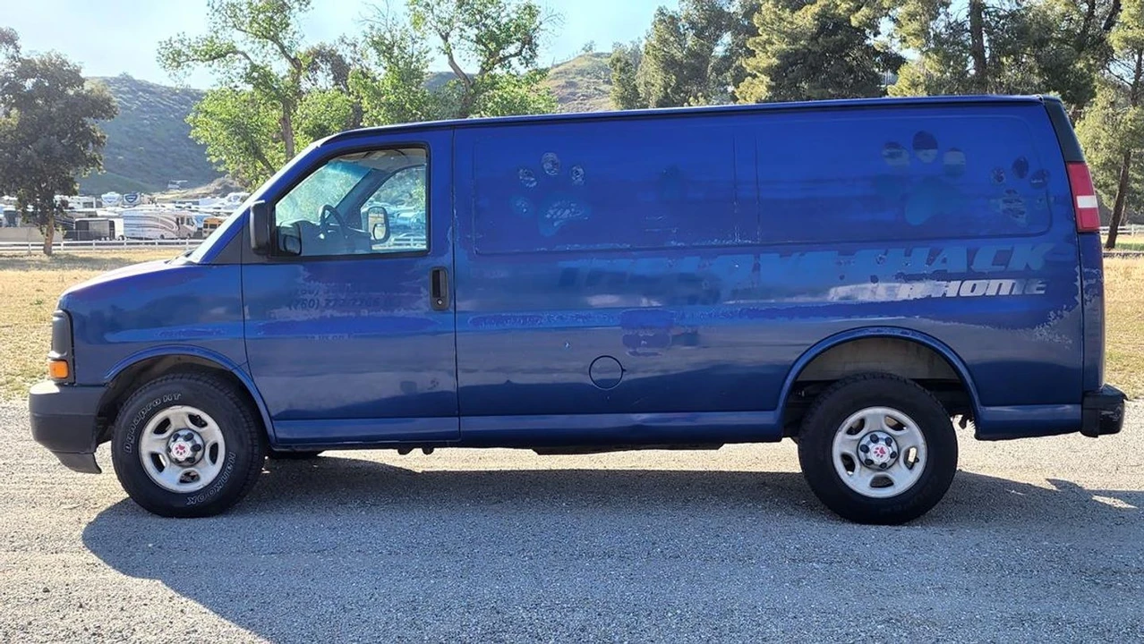 2003 Chevrolet Express - Image 11 of 21