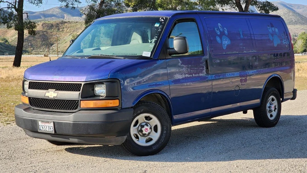 2003 Chevrolet Express - Image 2 of 21