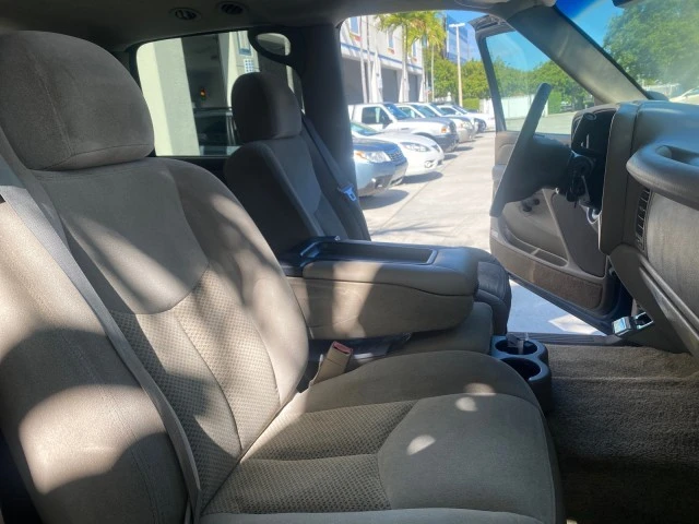 2003 Chevrolet Suburban 9th Gen - Image 13 of 21