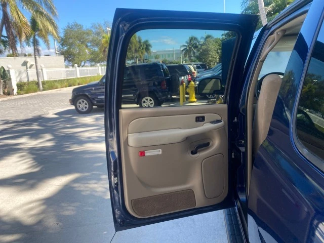 2003 Chevrolet Suburban 9th Gen - Image 14 of 21