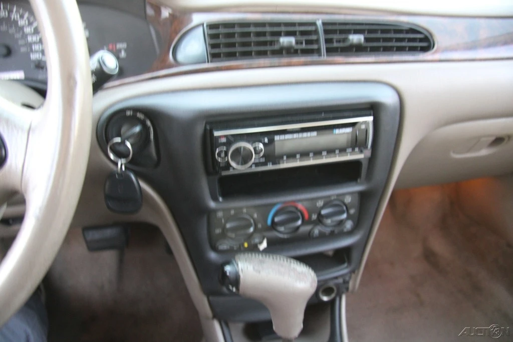 2003 Chevrolet Malibu - Image 16 of 21