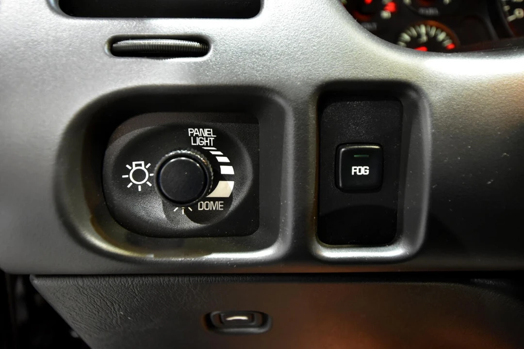 2003 Chevrolet Monte Carlo 6th Gen - Image 17 of 21