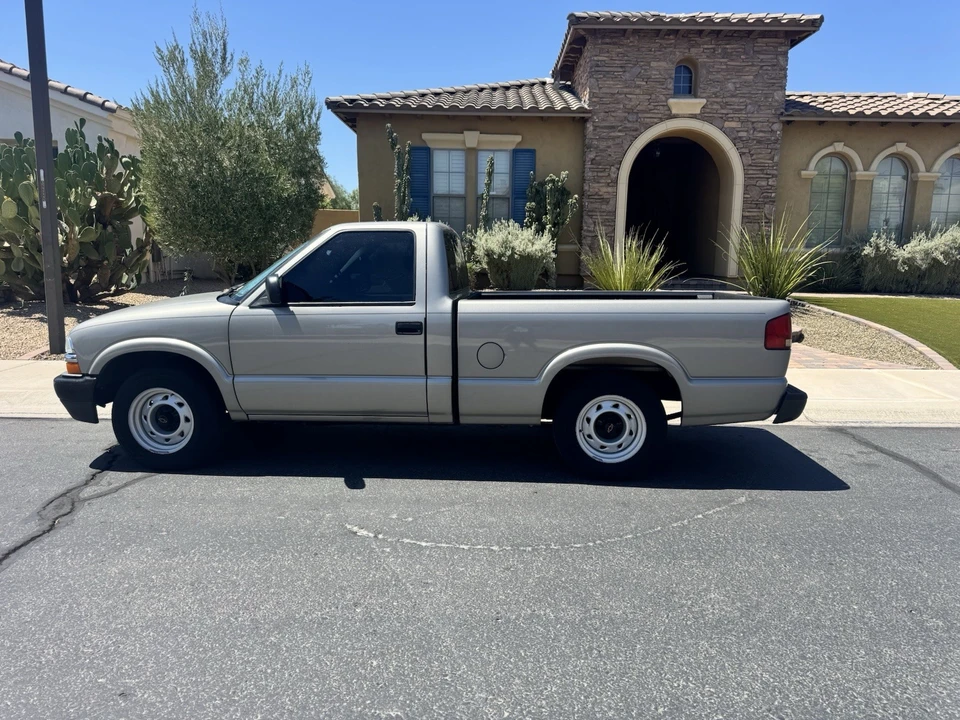 2003 Chevrolet S-10 - Image 2 of 9