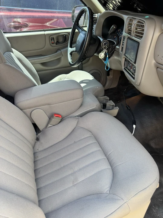 2003 Chevrolet S-10 - Image 7 of 9