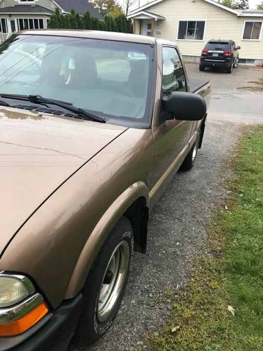 2003 Chevrolet S-10 - Image 2 of 2