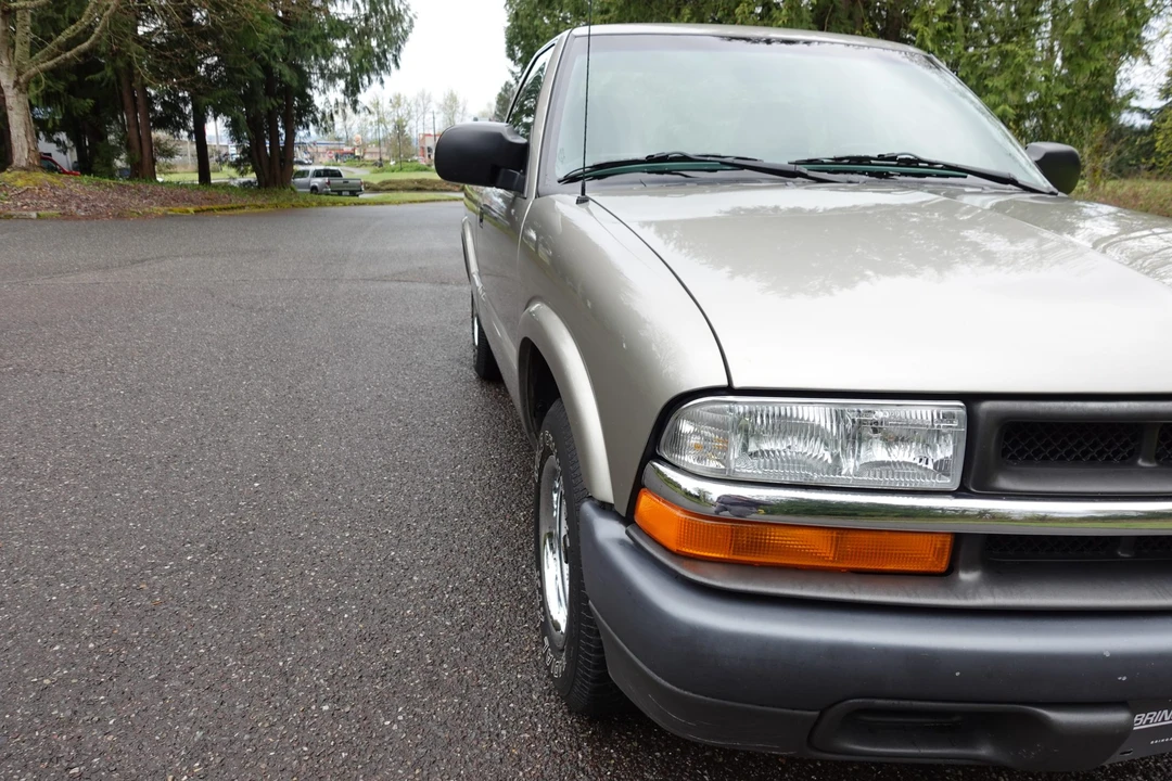 2003 Chevrolet S-10 - Image 28 of 31