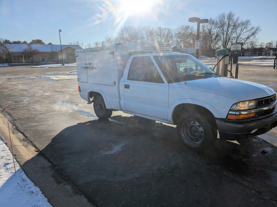 2003 Chevrolet S-10 - Image 3 of 10