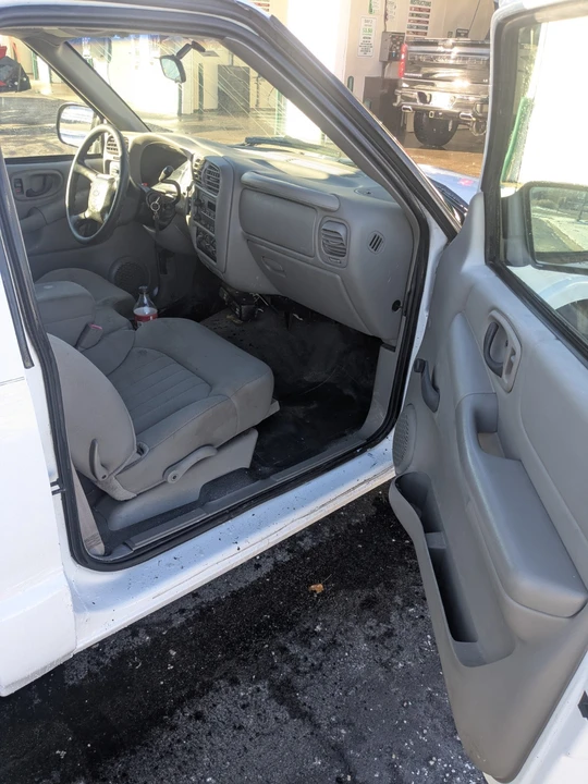 2003 Chevrolet S-10 - Image 6 of 10
