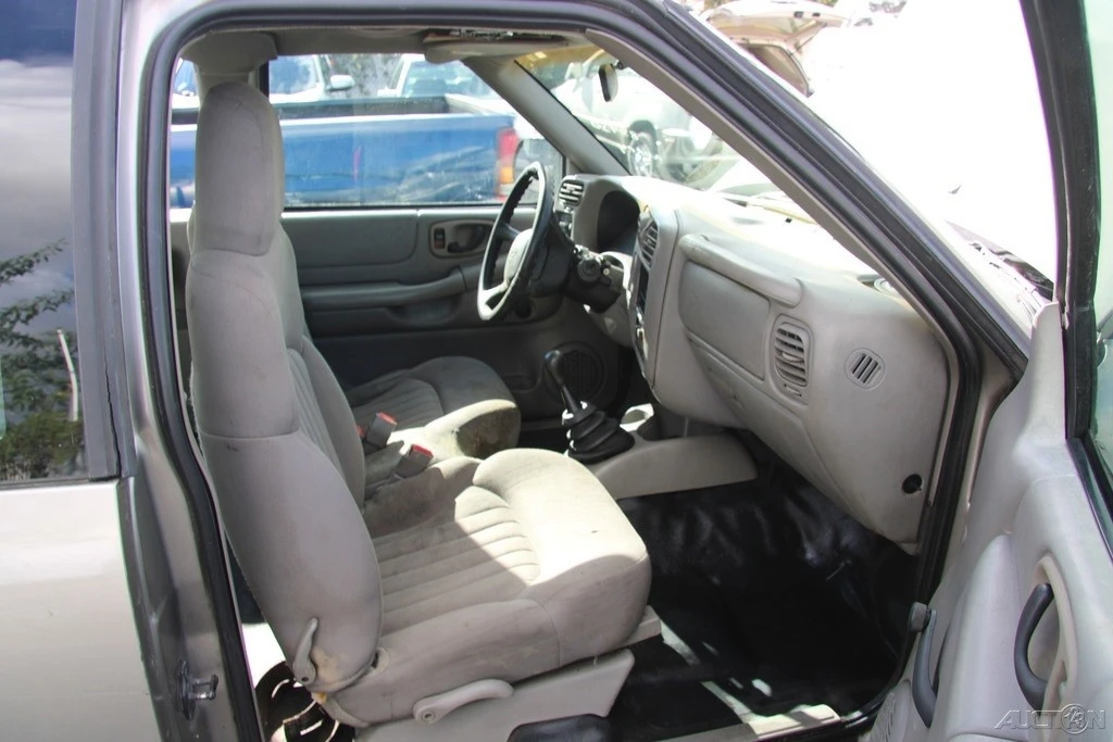 2003 Chevrolet S-10 Blazer 2nd Gen - Image 18 of 21