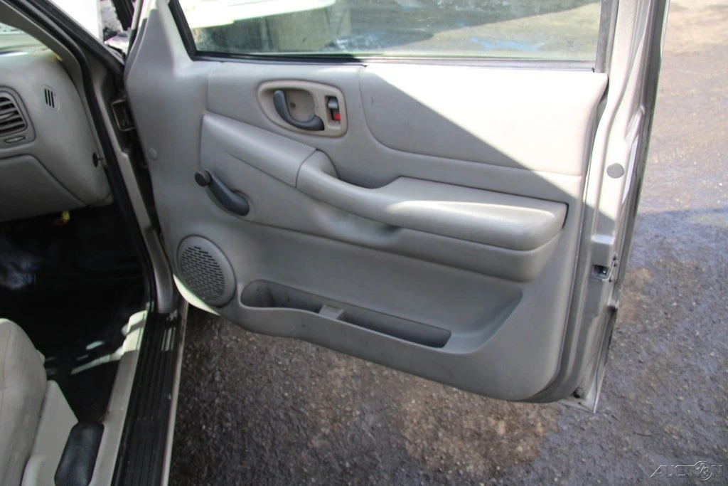 2003 Chevrolet S-10 Blazer 2nd Gen - Image 17 of 21