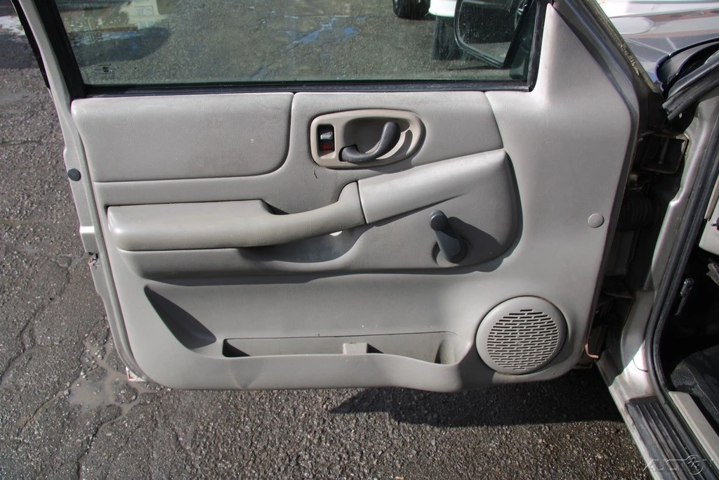 2003 Chevrolet S-10 Blazer 2nd Gen - Image 10 of 21