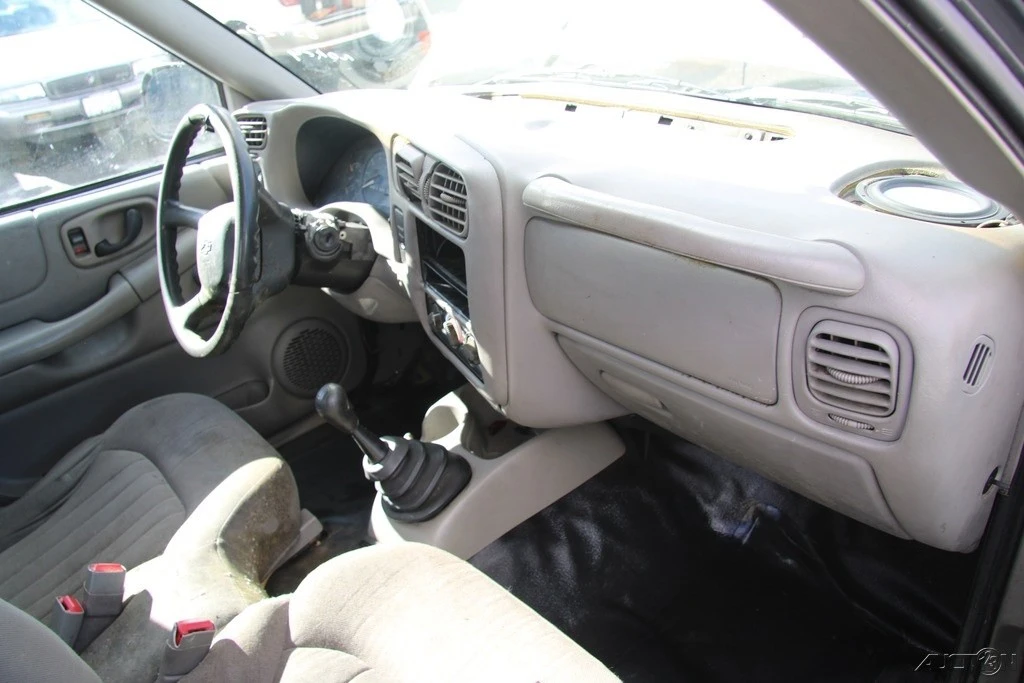 2003 Chevrolet S-10 Blazer 2nd Gen - Image 19 of 21