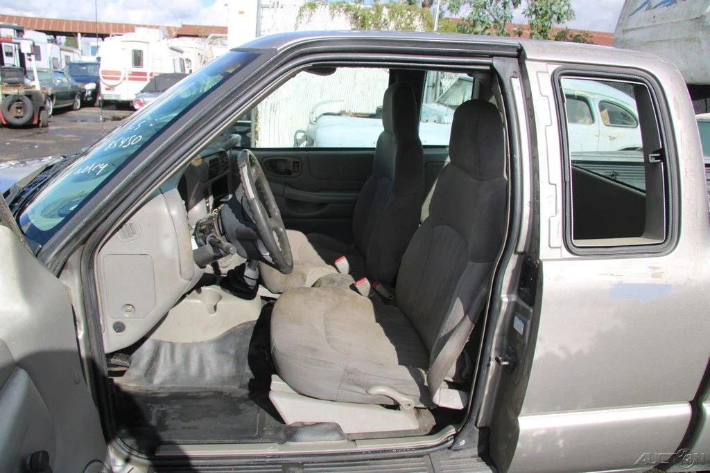 2003 Chevrolet S-10 Blazer 2nd Gen - Image 11 of 21
