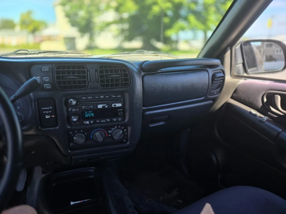 2003 Chevrolet S-10 Blazer 2nd Gen - Image 12 of 21