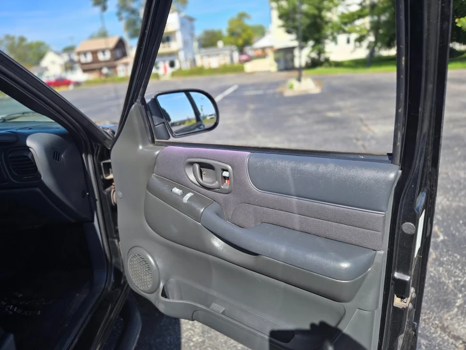 2003 Chevrolet S-10 Blazer 2nd Gen - Image 16 of 21