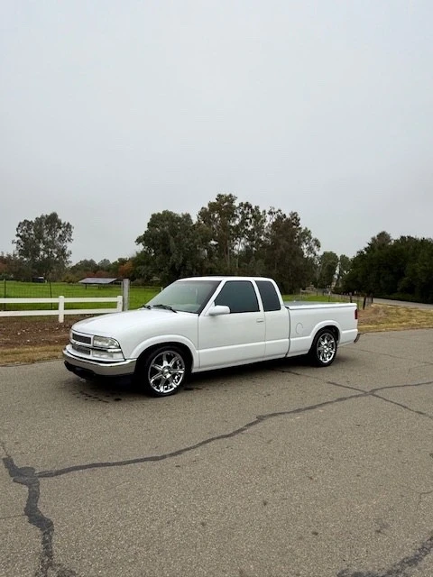 2003 Chevrolet S-10 - Image 2 of 19