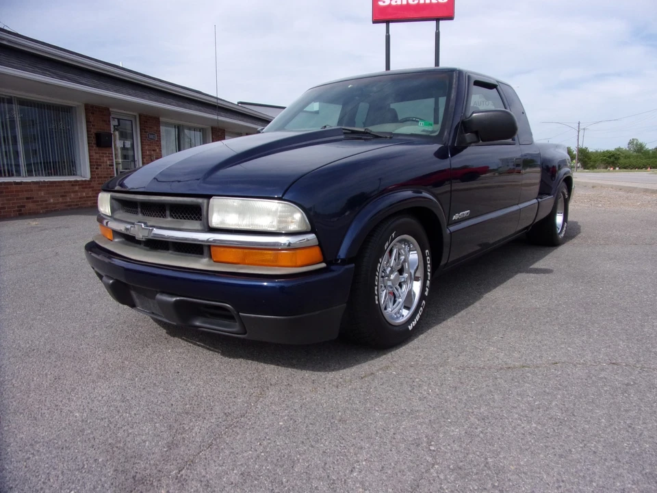 2003 Chevrolet S-10 - Image 2 of 31