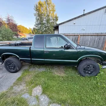 2003 Chevrolet S-10 LS Pickup 2D 6 ft