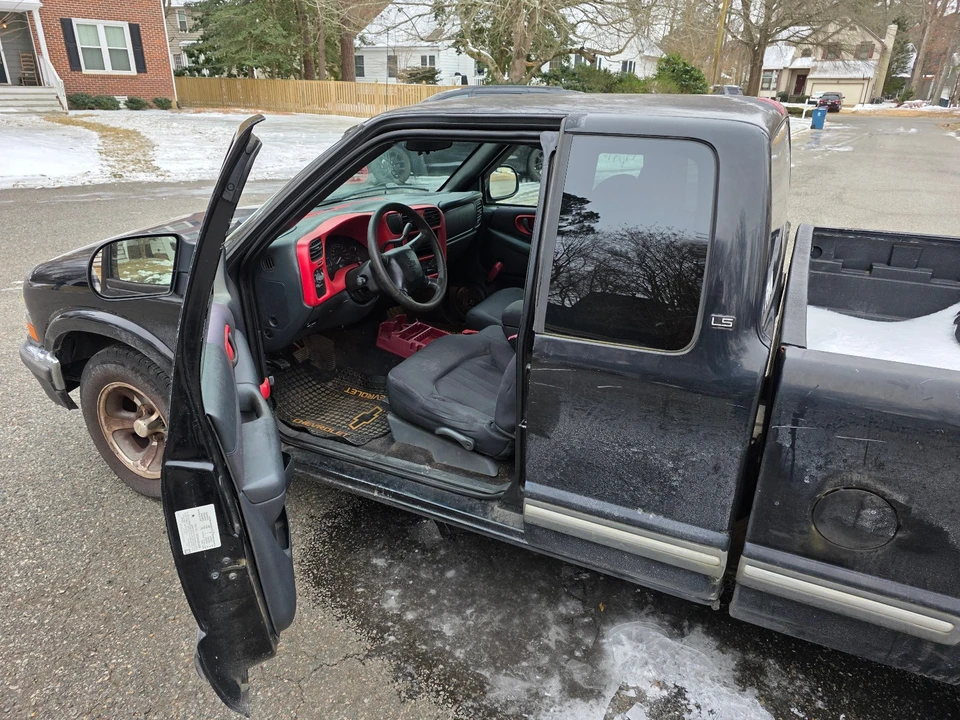 2003 Chevrolet S-10 Blazer 2nd Gen - Image 2 of 15