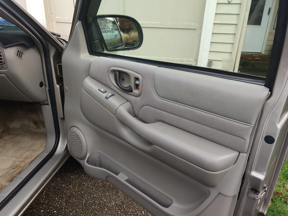 2003 Chevrolet S-10 Blazer 2nd Gen - Image 12 of 17