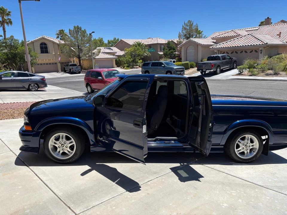 2003 Chevrolet S-10 - Image 8 of 31