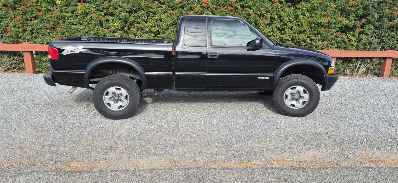 2003 Chevrolet S-10 - Image 25 of 31