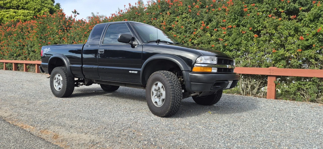 2003 Chevrolet S-10 - Image 3 of 31