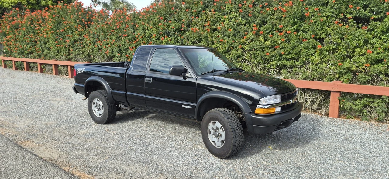 2003 Chevrolet S-10 - Image 2 of 31