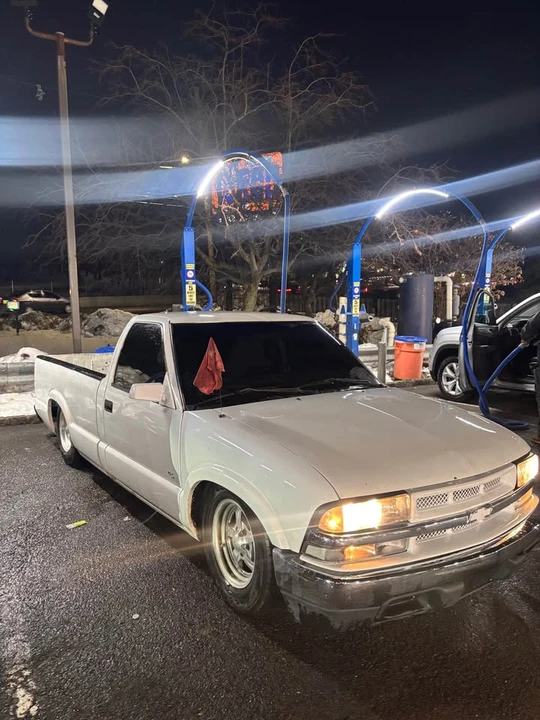 2003 Chevrolet S-10 - Image 3 of 4