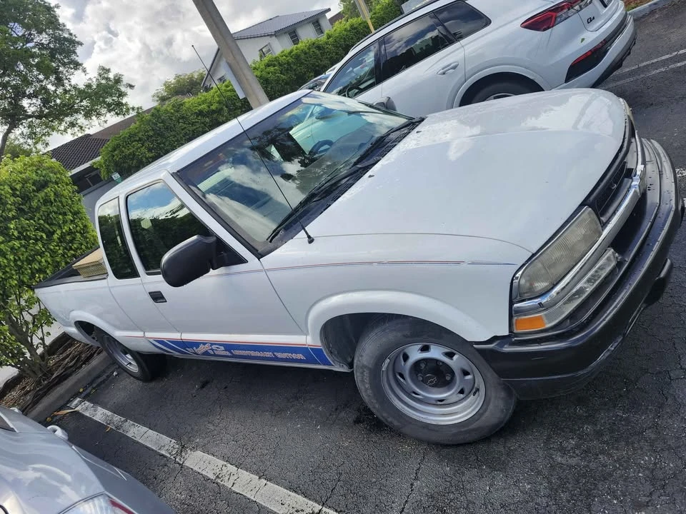 2003 Chevrolet S-10 - Image 3 of 8