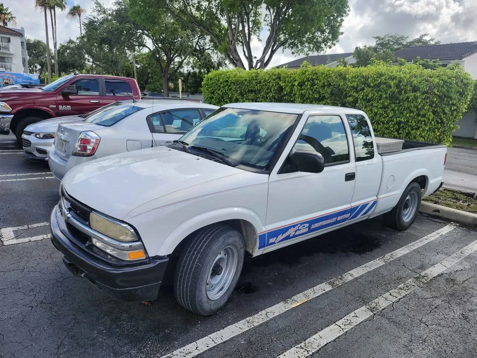 2003 Chevrolet S-10 - Image 2 of 8