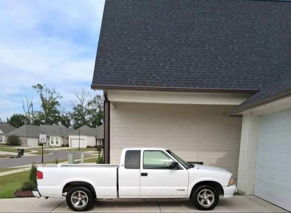 2003 Chevrolet S-10 - Image 2 of 2