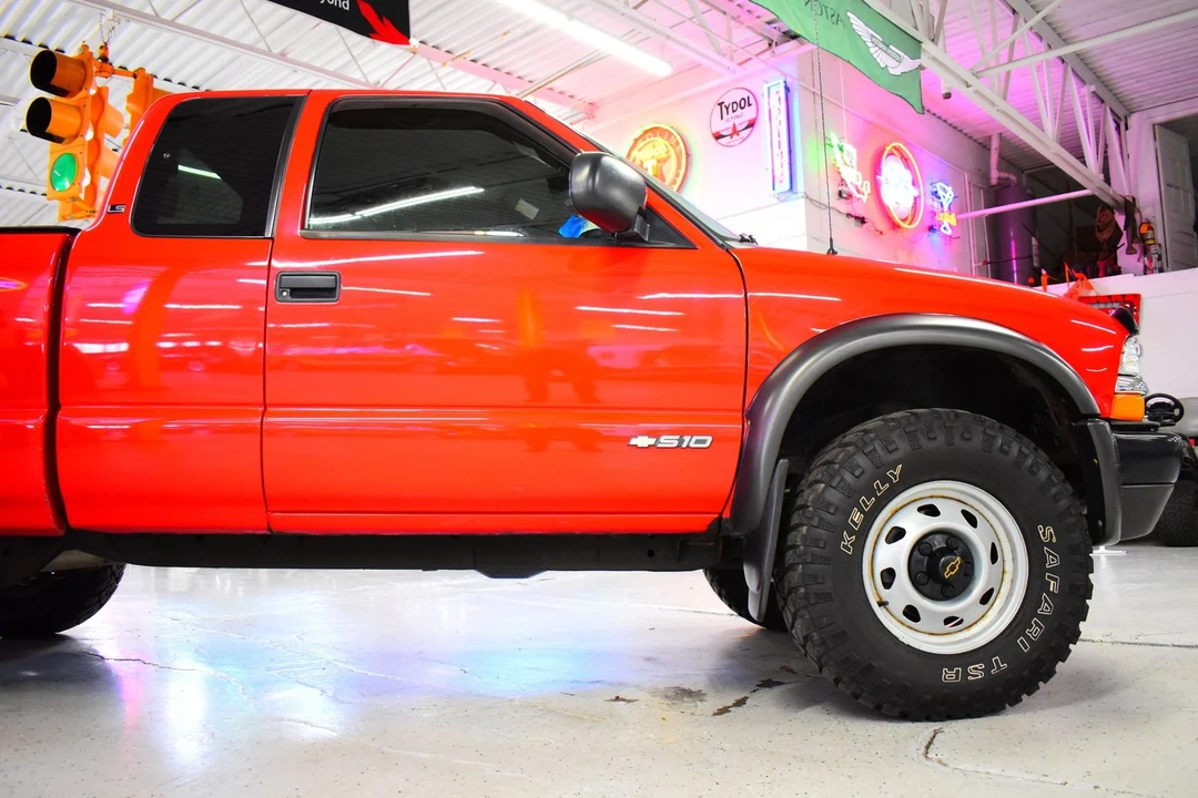2003 Chevrolet S-10 - Image 8 of 20