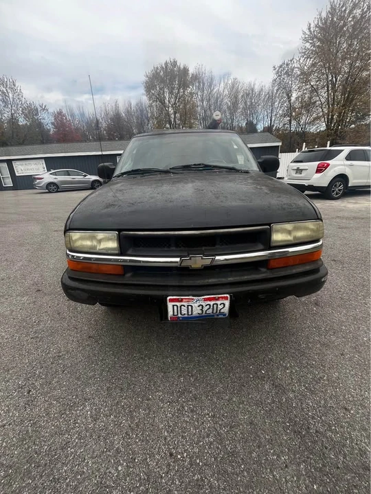 2003 Chevrolet S-10 - Image 2 of 8