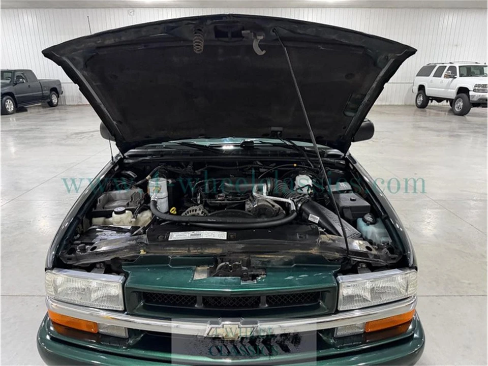 2003 Chevrolet S-10 - Image 25 of 31