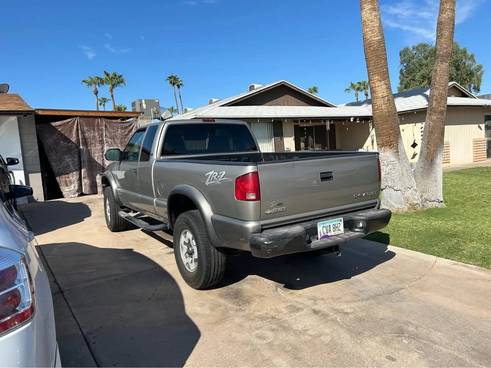 2003 Chevrolet S-10 - Image 2 of 6