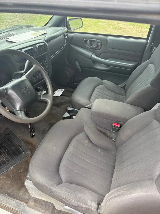2003 Chevrolet S-10 - Image 8 of 10