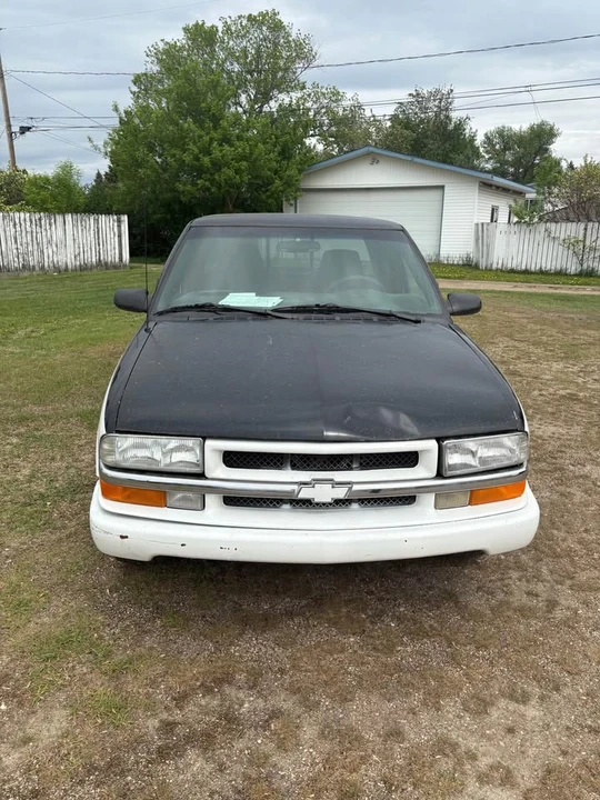 2003 Chevrolet S-10 - Image 4 of 10