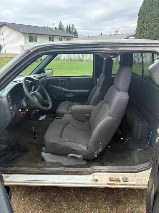 2003 Chevrolet S-10 - Image 7 of 10