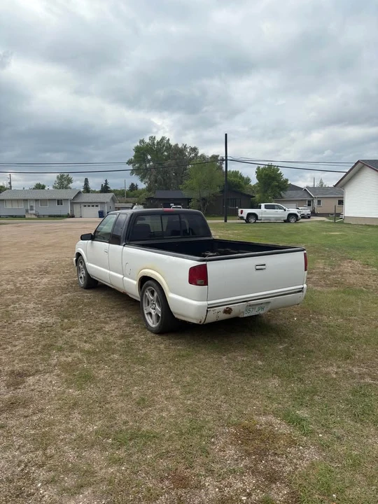 2003 Chevrolet S-10 - Image 5 of 10