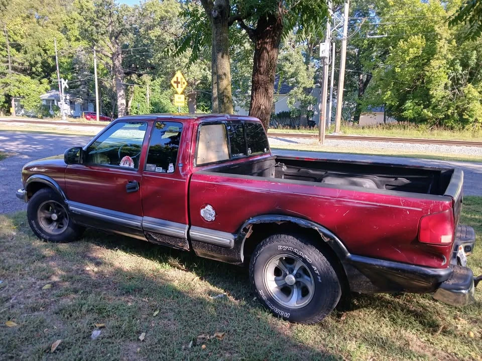 2003 Chevrolet S-10 - Image 2 of 4